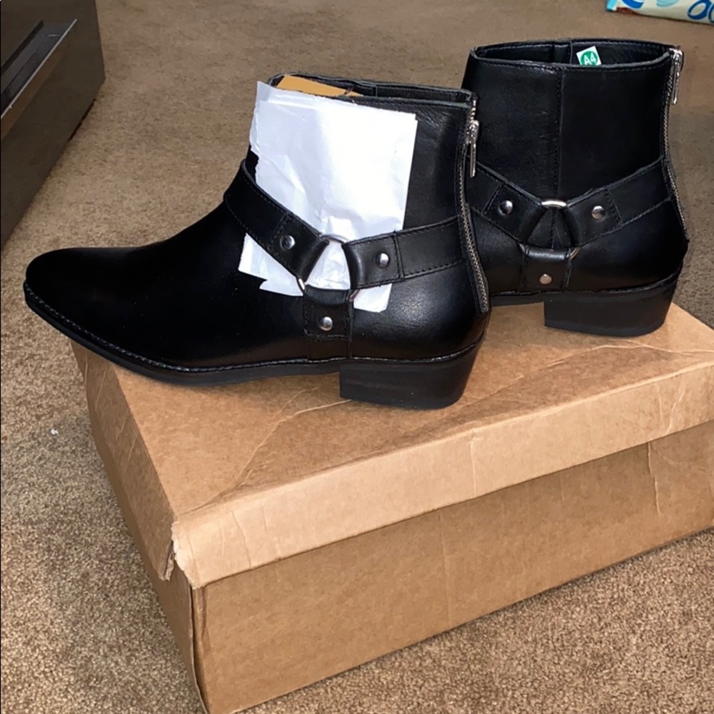 Wide fit Cuban heel Chelsea boot